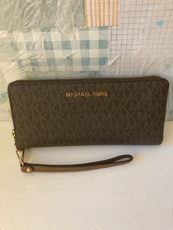 Michael Kors Handbags - Michael Kors Brown/Gold Signature Zip Wristlet